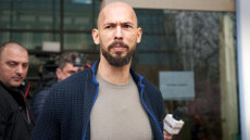 Ανατριχιαστικές καταγγελίες για τον Άντριου Τέιτ - «Με στραγγάλισε και με βίασε» - «Με σημάδεψε με όπλο»