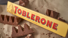 Η Toblerone ετοιμάζει αλλαγή στη συσκευασία της και ανακτά την ελβετική της κληρονομιά 
