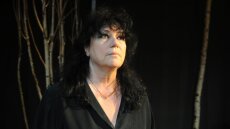 Άννα Βαγενά: Ανεβάζει ένα έργο για την απώλεια της μνήμης στο Θέατρο Μεταξουργείο