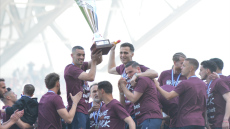 «Κάηκε» η Λάρισα - Με άλογο και πούλμαν στον αγωνιστικό χώρο η φιέστα ανόδου της ΑΕΛ - Βίντεο, φωτογραφίες 