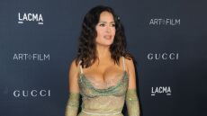 Η Σάλμα Χάγιεκ αποκάλυψε την αλλαγή που έκανε στην εμφάνισή της: Θέλω ο σύζυγός μου να λέει «ουάου» όταν με κοιτάει