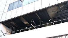 H επόμενη μέρα από την έκρηξη στη Hellenic Train: Ζημιές στον ημιώροφο και σε σταθμευμένα I.X. - Τι βλέπει η ΕΛ.ΑΣ