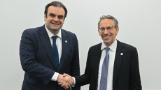 Πιερρακάκης στο άτυπο Eurogroup: Ανάγκη ευρωπαϊκής ενότητας και αμοιβαία αποδεκτής συμφωνίας με τις ΗΠΑ για τους δασμούς