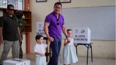 Η εφορευτική επιτροπή του Ισημερινού ανακηρύσσει νικητή των εκλογών τον Νομπόα - Νέα καταμέτρησή ζητά η αντίπαλός του 