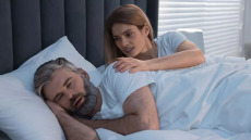 Ροχαλίζει το 80% των 65χρονων – Πόσοι από αυτούς έχουν και υπνική άπνοια