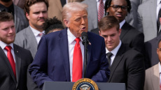 Έκρηξη Τραμπ κατά του Χάρβαρντ: «Είναι ανέκδοτο, διδάσκει μίσος και βλακεία, δεν πρέπει να λαμβάνει κονδύλια»