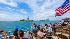 Οι ακραίοι τρόποι που οι χώρες προσπαθούν να βάλουν φρένο στον υπερτουρισμό