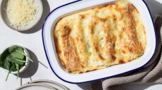 Κανελόνια di carne με μπεσαμέλ