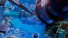 Οι ΗΠΑ εξετάζουν δασμούς και σε φαρμακευτικά προϊόντα και ημιαγωγούς