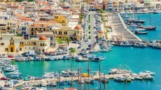 Επεισοδιακή σύλληψη 71χρονου στην Κάλυμνο - Δεν είχε δίπλωμα για μηχανή, έβρισε και απείλησε λιμενικούς