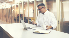 Η χρήση της τεχνολογίας μπορεί να μειώσει τον κίνδυνο γνωστικής εξασθένησης, δείχνει μετα-ανάλυση