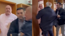 Επεισοδιακή συνέντευξη Τύπου στο δημαρχείο Βόλου - Ο Μπέος απομακρύνει με σπρωξιές δημοτικό σύμβουλο, δείτε βίντεο