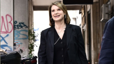 Το ΠΑΣΟΚ διέγραψε για έναν χρόνο την Μπατζελή - «Ακραία απόφαση, η φοβικότητα συρρικνώνει και διχάζει» λέει η πρώην υπουργός