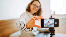 Οι σκοτεινές και παραπλανητικές μέθοδοι των influencers που βλάπτουν σοβαρά την υγεία