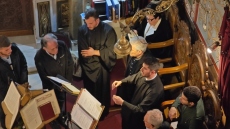 Μεγάλη Εβδομάδα: Κατανυκτικές στιγμές με το τροπάριο της Κασσιανής στους ναούς της χώρας, δείτε βίντεο