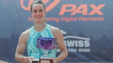 Η τενίστρια από τη Γαλλία που κατηγορήθηκε από αντίπαλό της για δυσοσμία ψάχνει... χορηγό αποσμητικό - Φωτογραφία