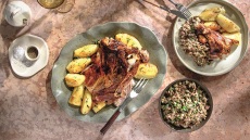 Το τέλειο αρνάκι γεμιστό για το τραπέζι της Λαμπρής