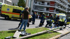 Στη ΜΕΘ 78χρονη που τραυματίστηκε στο τροχαίο με ασθενοφόρο στο Παγκράτι