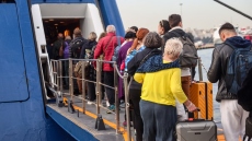 Η μεγάλη έξοδος του Ιουλίου: Περισσότεροι από 74.000 επιβάτες αναχωρούν από τα λιμάνια της Αττικής σε 3 ημέρες