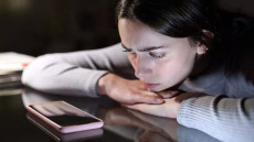 Ποιοι επηρεάζονται περισσότερο από την υπερβολική χρήση smartphone