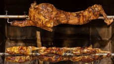 Πασχαλινό ημερολόγιο 2025: Έθιμα και παραδόσεις της Κυριακής του Πάσχα