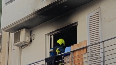 Φωτιά σε διαμέρισμα στου Ζωγράφου και εκτεταμένες φθορές - Δείτε βίντεο