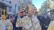 Περιφορά του Επιταφίου του Αγίου Μηνά στη Θεσσαλονίκη παρουσία πλήθους και επισήμων - Δείτε βίντεο