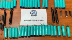 Ανήλικοι πουλούσαν κροτίδες μέσω social media - Πώς τους συνέλαβαν αστυνομικοί στο κέντρο της Αθήνας