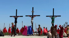 Σκληρές εικόνες από την σταύρωση πιστών στις Φιλιππίνες - «Τα πρώτα πέντε δευτερόλεπτα ήταν επώδυνα»