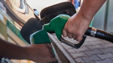 Πέφτουν οι τιμές των καυσίμων και της ηλεκτρικής ενέργειας - Γιατί συμβαίνει αυτό