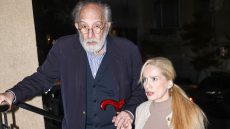 Ο Αλέξανδρος Λυκουρέζος βρέθηκε στην περιφορά του Επιταφίου με τη σύντροφό του, Τζένη Οικονόμου