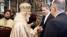 Κυριάκος Μητσοτάκης: Παρακολούθησε την πρώτη Ανάσταση στην Τήνο - Το μήνυμα του Μητροπολίτη Σύρου