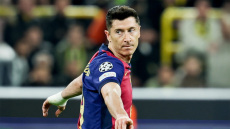 Αγωνία στη Μπαρτσελόνα για τον τραυματισμό του Λεβαντόφσκι, αμφίβολος για τον τελικό του Κυπέλλου με τη Ρεάλ