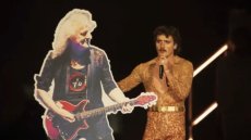 Ο Μπένσον Μπουν τρόλαρε το κοινό του Coachella με χάρτινη φιγούρα του Μπράιαν Μέι μετά τη χλιαρή υποδοχή στον θρύλο της ροκ