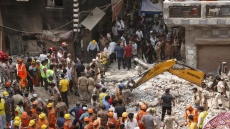 Τουλάχιστον 11 νεκροί σε κατάρρευση κτιρίου στην Ινδία - Δείτε βίντεο 