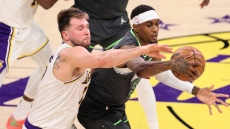 NBA: Μεγάλο διπλό των Τίμπεργουλβς με 117-95 στην έδρα των Λος Άντζελες Λέικερς - Δείτε βίντεο