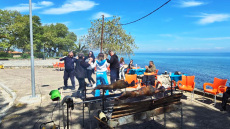 Ψήσιμο του οβελία, τσούγκρισμα και χοροί - Πασχαλινό γλέντι απ’ άκρη σ’ άκρη της Ελλάδας, δείτε βίντεο και φωτογραφίες