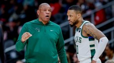 Μιλγουόκι Μπακς: Επιστρέφει για το game 2 με τους Πέισερς ο Λίλαρντ