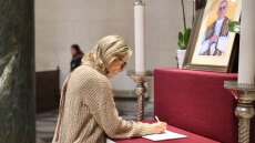 Βιβλίο συλλυπητηρίων στον Καθεδρικό Καθολικό Ναό της Αθήνας για τον Πάπα Φραγκίσκο - Δείτε φωτογραφίες