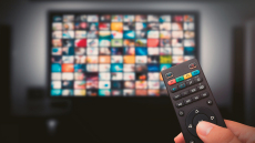 Συλλήψεις για μεγάλο κύκλωμα πειρατείας στη Σαντορίνη - Χωρίς σήμα έμειναν ξαφνικά ξενοδοχεία, καφετέριες και σπίτια
