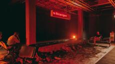 Θέατρο Θησείον: Φιλοξενεί το αντισυμβατικό έργο του Μάρτιν Κριμπ «Απόπειρες για τη ζωή της»