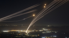 Δίκτυο ακτιβιστών κατηγορεί τη Γαλλία ότι «συνέχεια παραδίδει στρατιωτικό υλικό στο Ισραήλ»
