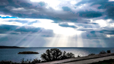 Αίθριος με αραιές νεφώσεις ο καιρός σήμερα - Πού θα βρέξει