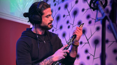 Άρης Μουγκοπέτρος: Το γλέντι που έγινε εφιάλτης, ο «επικίνδυνος» θαμώνας και το  μήνυμα του μουσικού