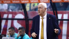 Ξέσπασμα Σάκοτα: Εγώ είμαι εδώ, θα μιλήσω όταν αποδεσμευτώ από τη θέση του προπονητή της ΑΕΚ