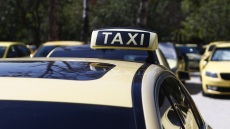 Οδηγός ταξί χωρίς άδεια ζήτησε 310 ευρώ από πελάτισσα για τη διαδρομή Αεροδρόμιο - Σύνταγμα 