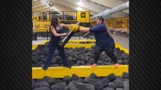 Η Κέλλυ Κελεκίδου «μονομαχεί» με την αδερφή της στο Instagram - Δείτε βίντεο