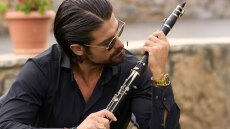 Ο Άρης Μουγκοπέτρος δεν μιλάει με τον φίλο του που του έδωσε την κροτίδα - «Είμαι συντετριμμένος, νόμιζα ήταν πυρσός» υποστήριξε ο άνδρας