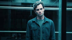 You: Πώς ένα θρίλερ ψυχολογικής εμμονής έγινε παγκόσμιο τηλεοπτικό φαινόμενο