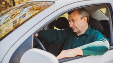 Περισσότερα τροχαία ατυχήματα σε οδηγούς άνω των 65 εξαιτίας αυτής της ψυχικής νόσου